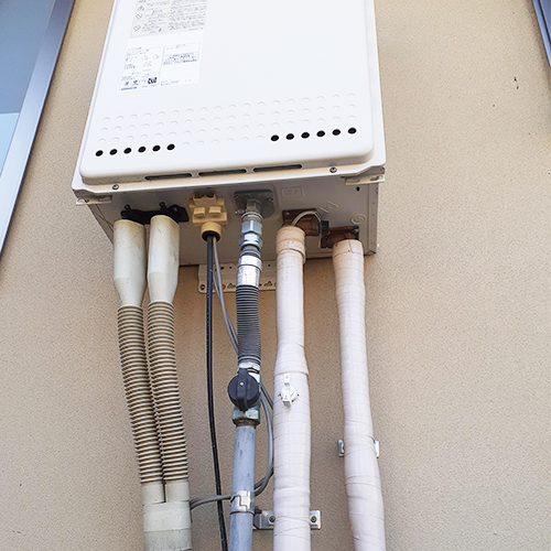 給湯器配管接続部分