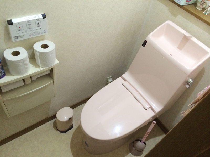 ピンク色のトイレで綺麗に可愛らしく！！