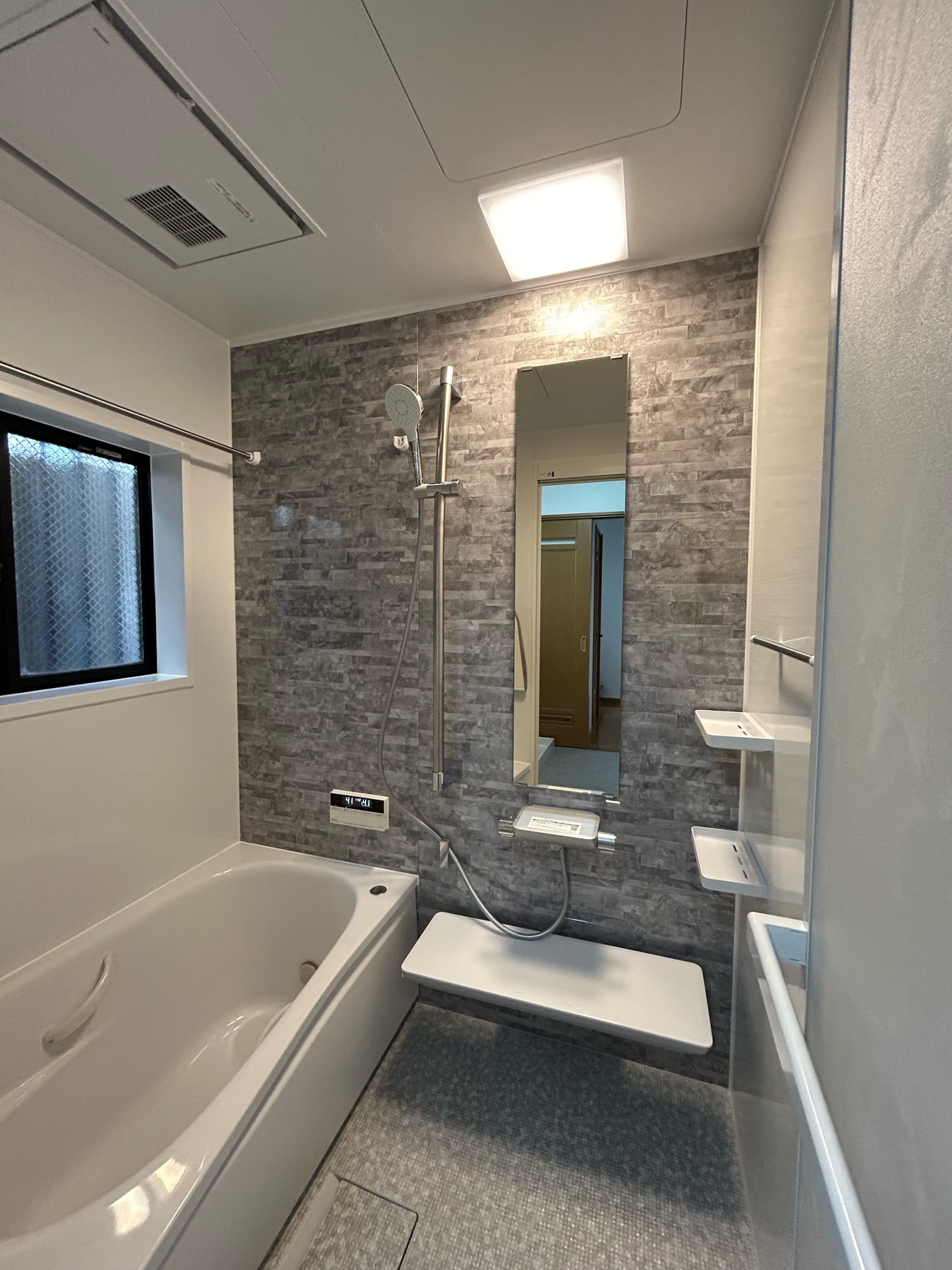 【京都市】浴室・洗面・トイレ交換とクロス貼り替えリフォーム